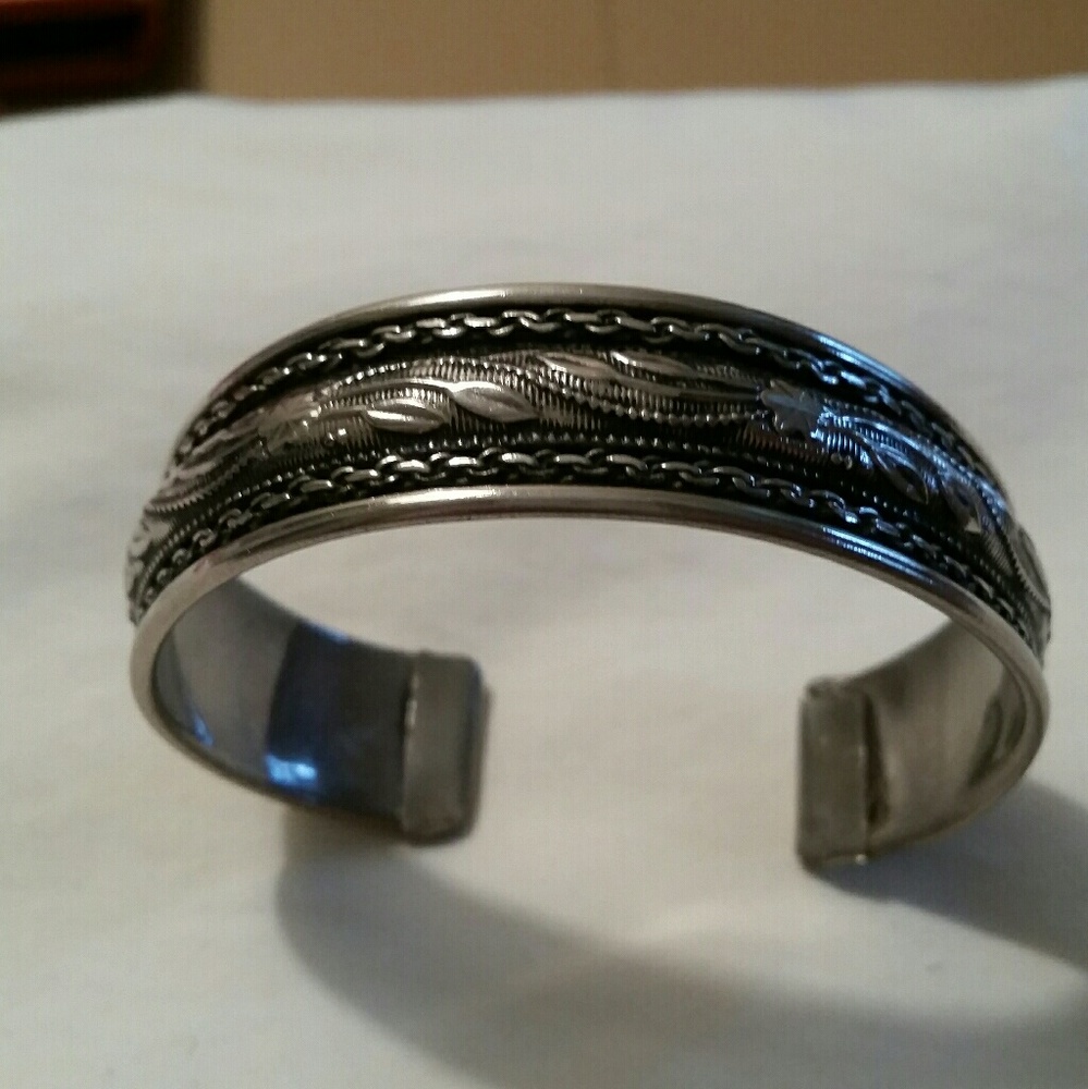 Cuff bracelet silver plated